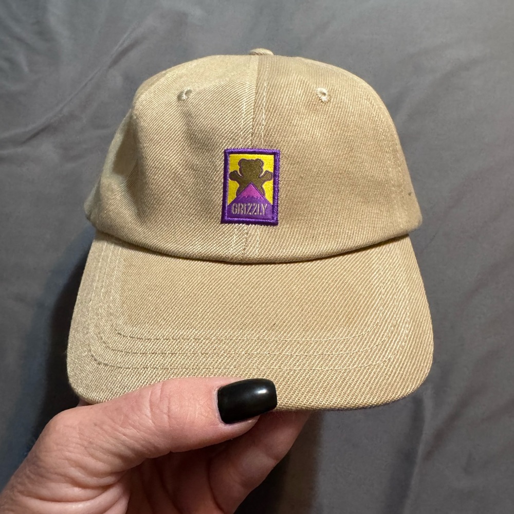 Grizzly Tan snapback Cap